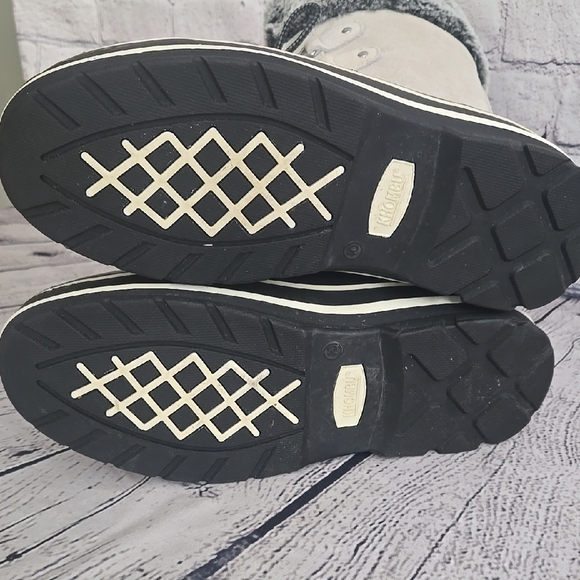 Khombu Gray and Black Winter Boots - Picture 6 of 10